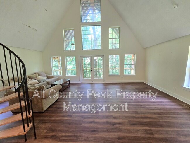 Foto del edificio - 6013 Bates Pike SE