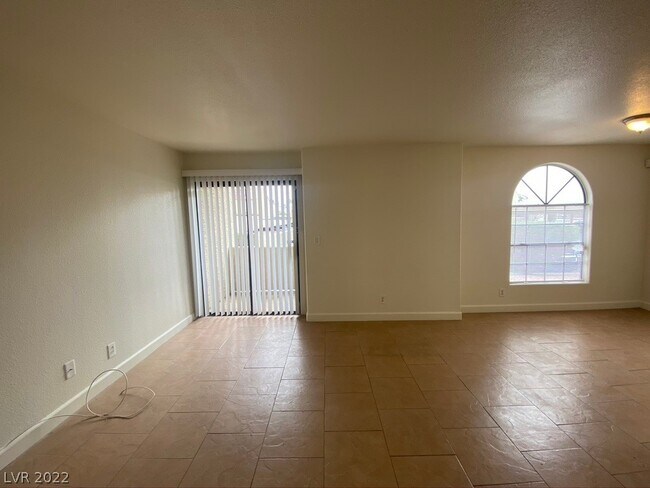 Foto del edificio - 2962 Juniper Hills Blvd