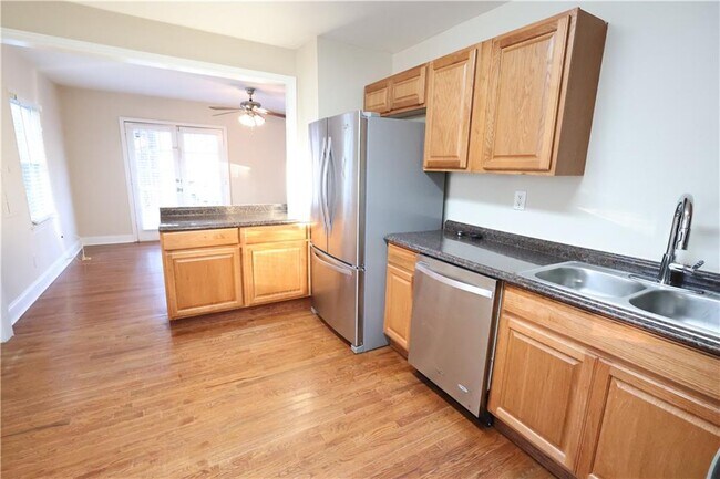 Foto del edificio - 2561 Eastwood Dr