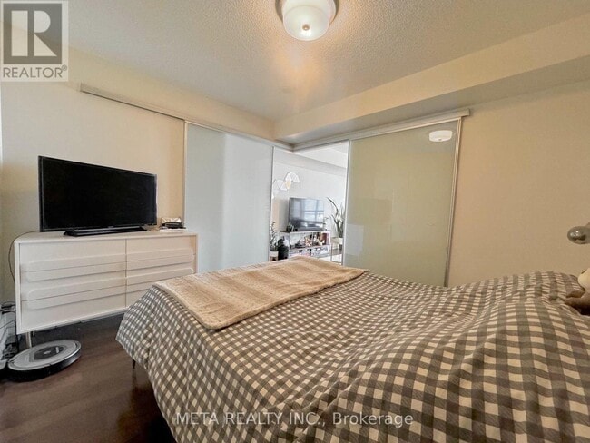 Photo du bâtiment - 38 Joe Shuster Way