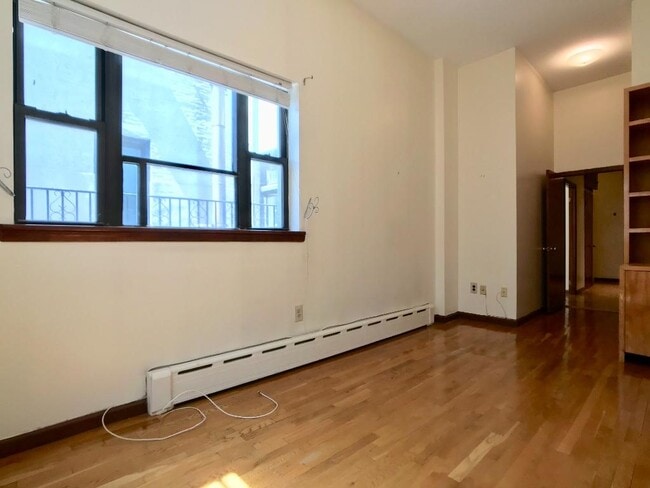 Building Photo - 306 W 106th St
