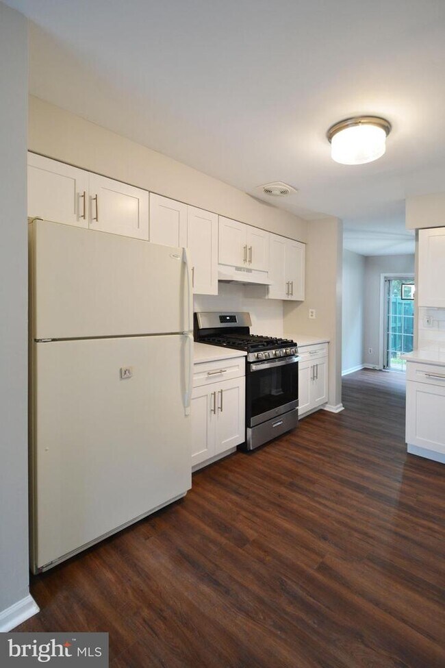 Foto del edificio - 692 Tomlinson Ln