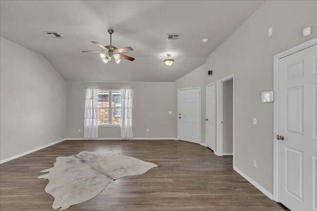 Foto del edificio - Adorable remodel in Yukon/Mustang schools