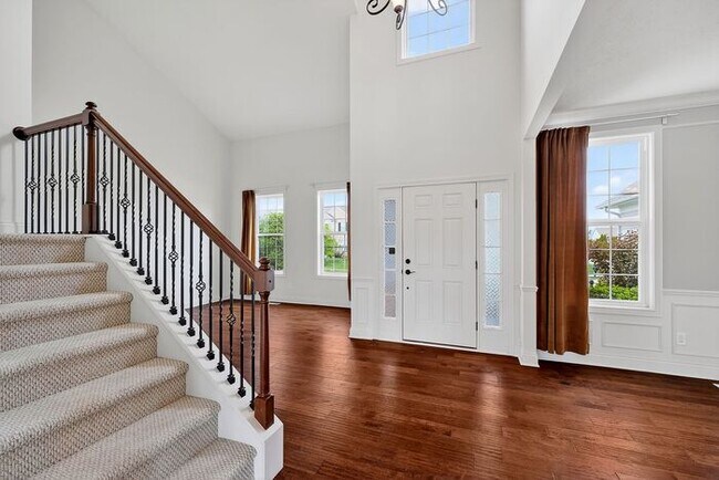 Foto del edificio - Modern Luxury with Waterfront Views in West Carmel