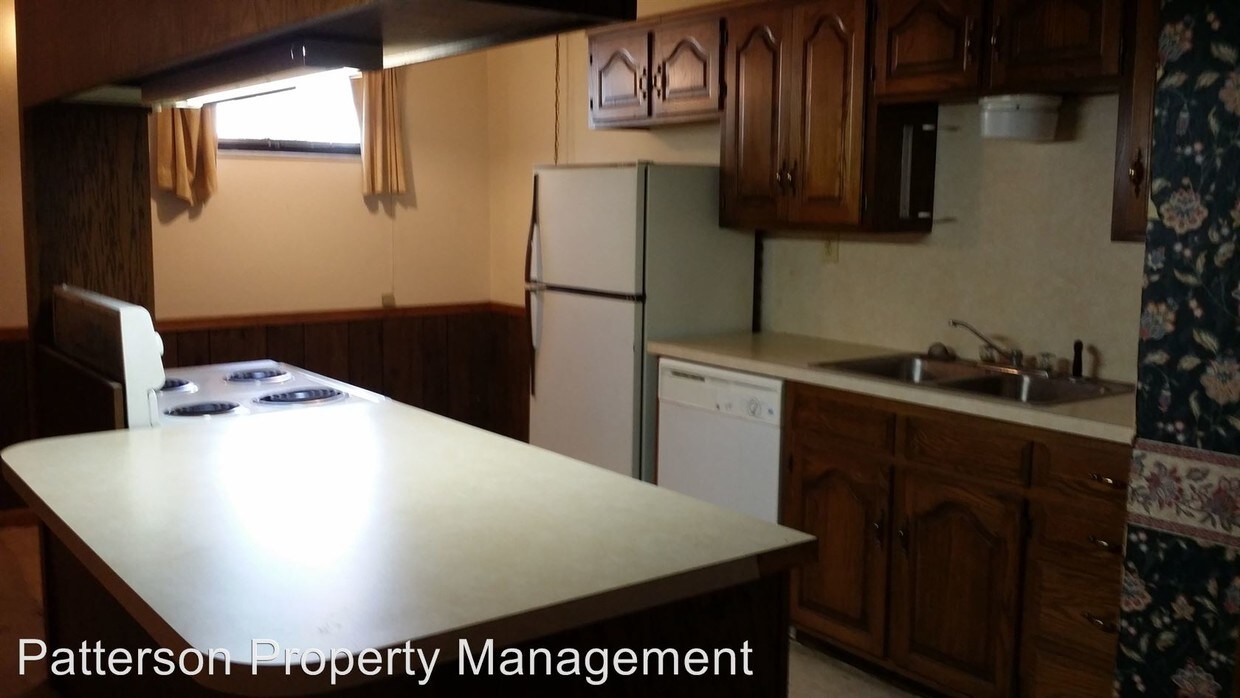 Primary Photo - 1124 W McCarty St