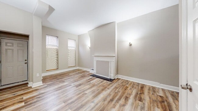 Building Photo - Fully Renovated & Fenced Backyard!