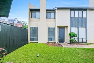 Building Photo - 1112 Bering Dr