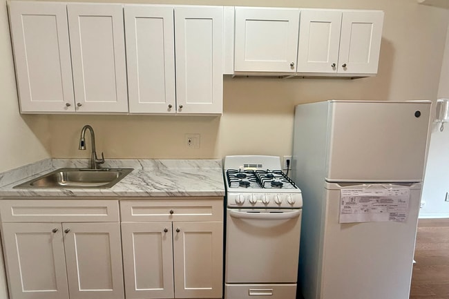 Foto del edificio - 2274 Broadway