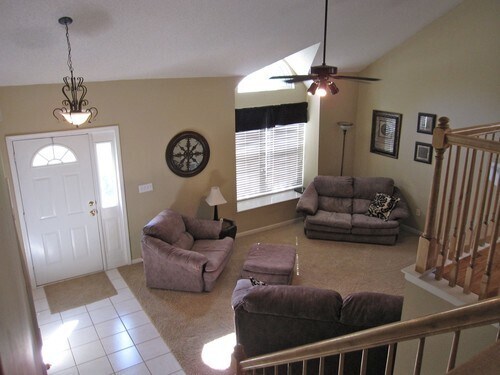 Foto del edificio - {12532} Immaculate Split-Level Home + Fenc...