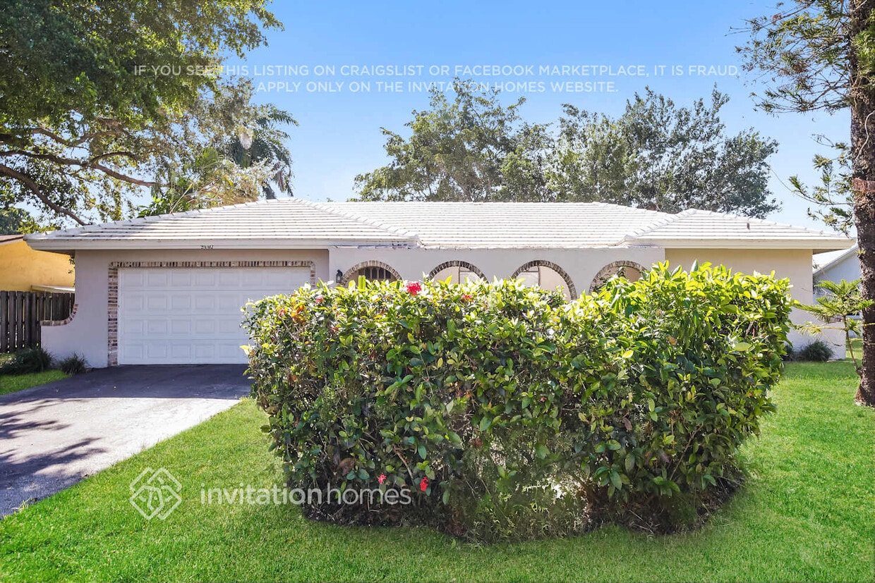 Foto principal - 9440 NW 13th St