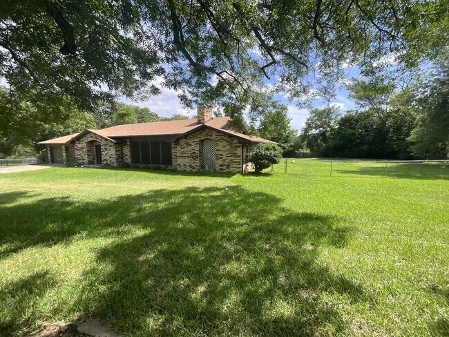 Foto del edificio - 530 Hilliard Dr