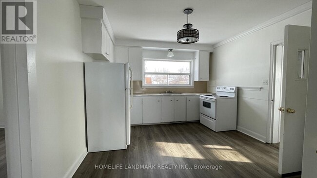 Building Photo - 289 The Queensway N