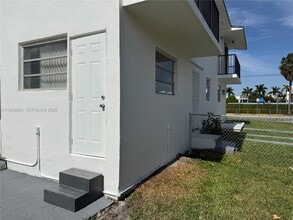 Building Photo - 3200 SW 88th Pl