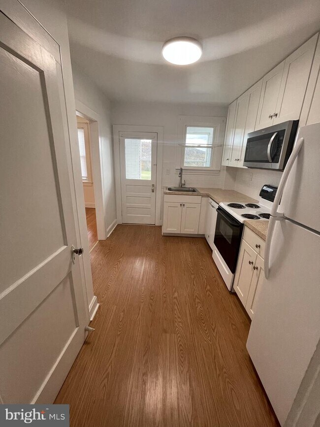 607 Piedmont Ave Unit 2B, Cumberland, MD 21502 Room for Rent in