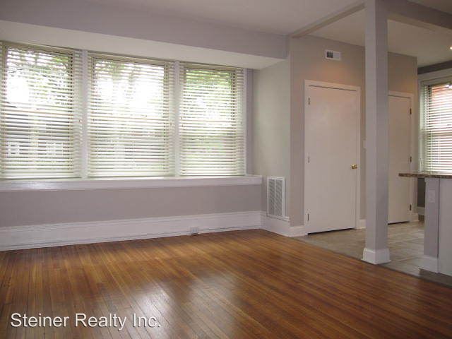 Building Photo - 515 W Hutchinson Ave