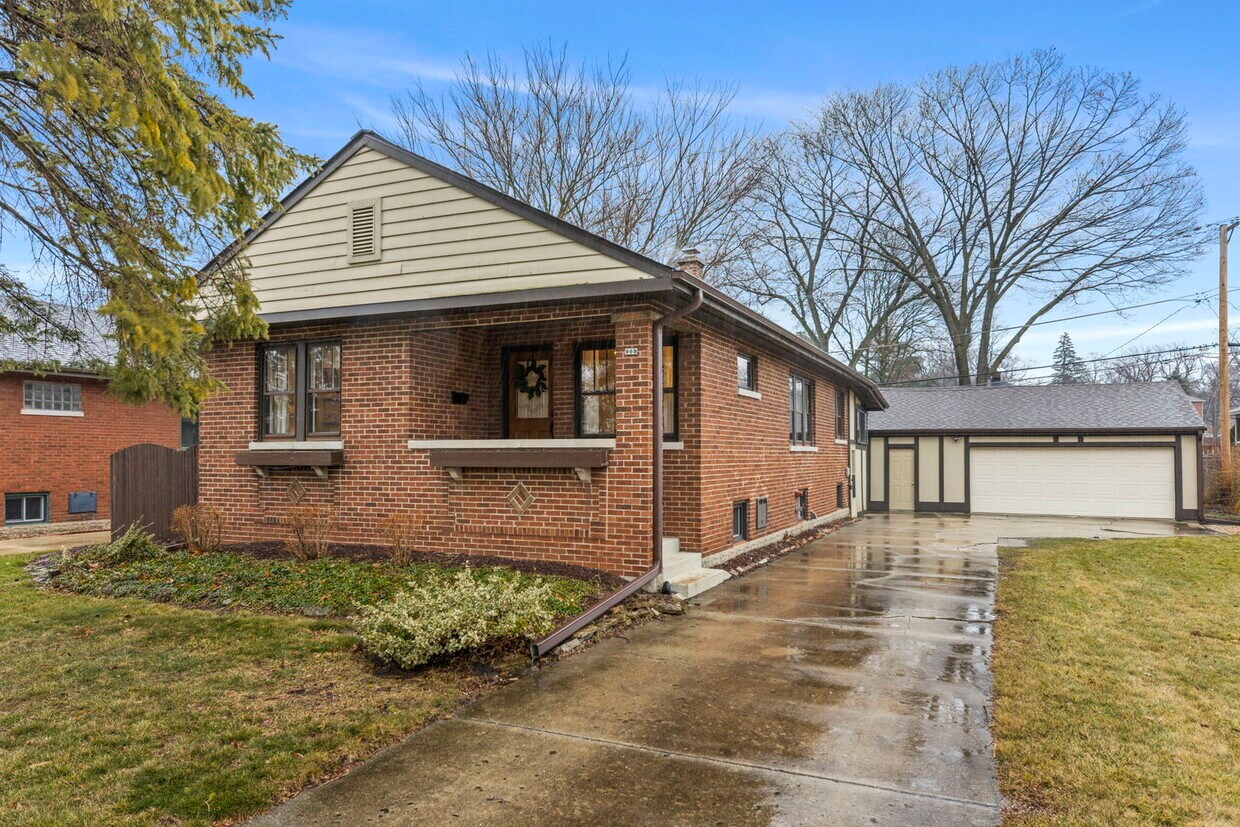Primary Photo - 909 Webster Ave