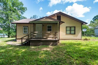 Building Photo - 305 12th Ave NE Building Photo - 305 12th Ave NE