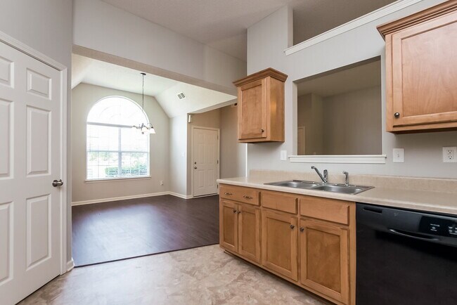 Building Photo - 7972 Ridgedale Dr