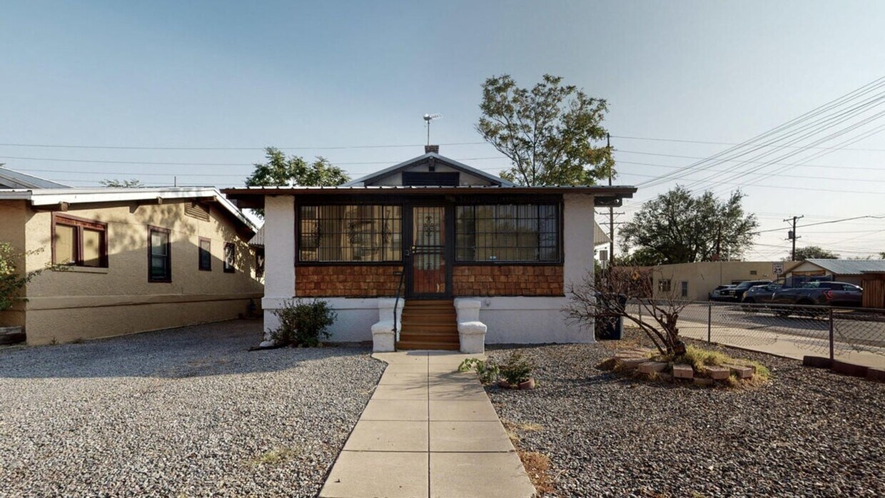 Foto principal - Downtown BUNGALOW 2 Bedroom 1 Bath