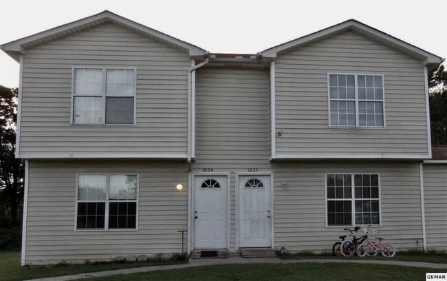 Building Photo - 1029 Bluebird Ln