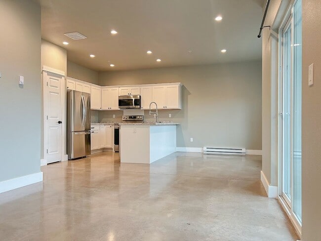 Building Photo - Pet Friendly 2 bed/ 2 bath unit at Soldier Ridge!