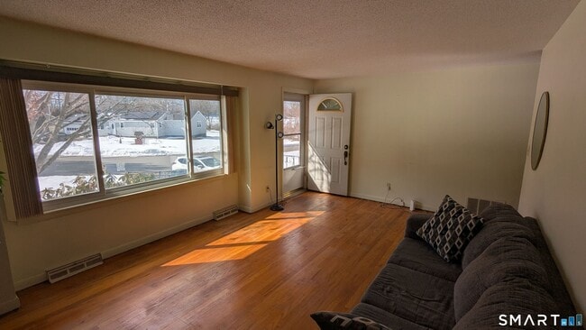 Building Photo - 3 Mountain View Dr