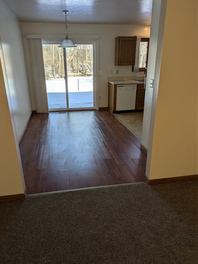 8 x 13 dinning room - 11337 Ford Road