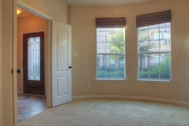 Building Photo - ***2500 Rockbrook Dr Unit #32***