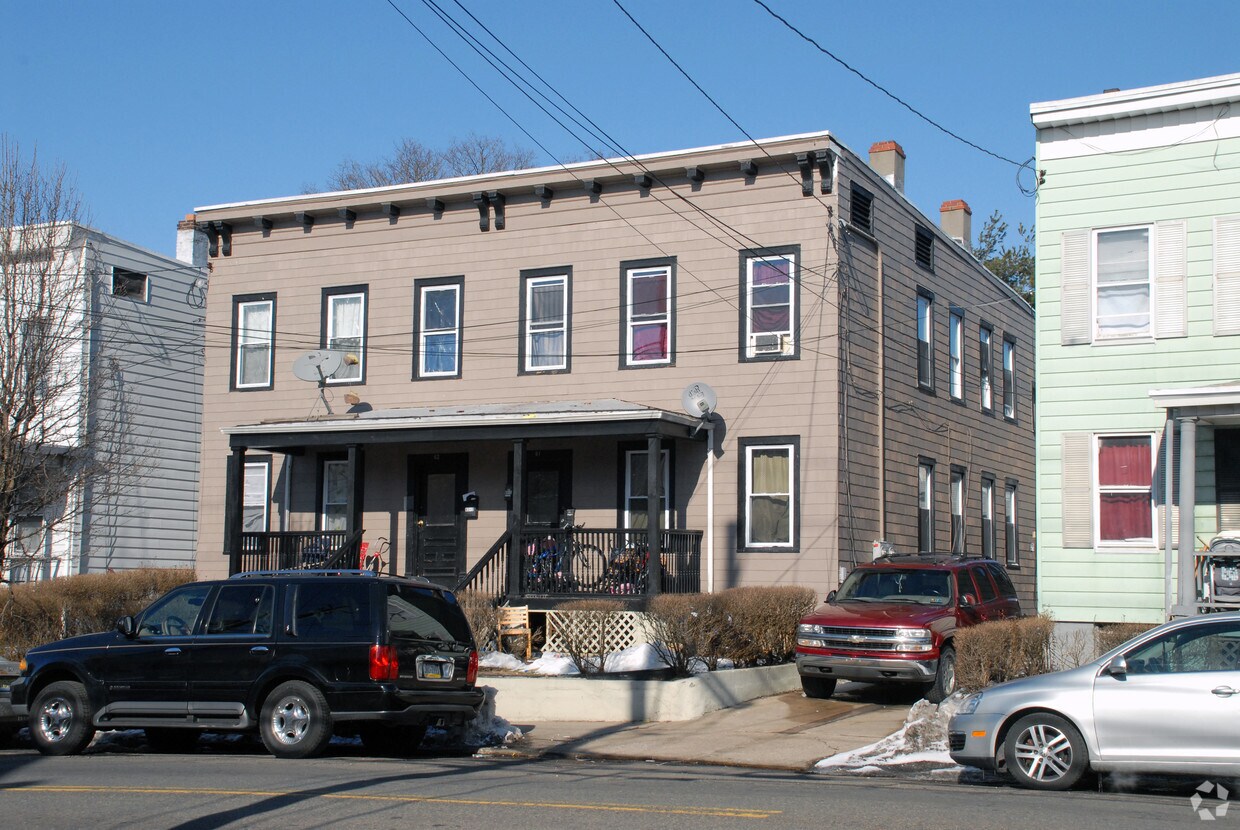 Primary Photo - 61 Louis St