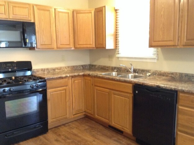 Building Photo - 380 Comet Dr