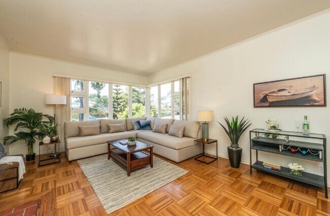 Building Photo - 3 Bed, 1.5 Westlake Detached Doelger Unfur...