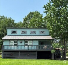 Building Photo - 16445 Lochness Dr