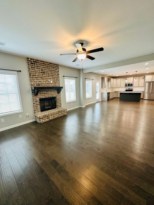 Building Photo - 206 Pearl Moss Ln