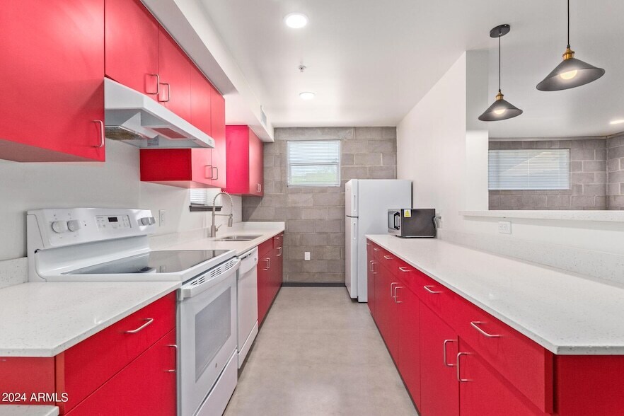 Primary Photo - 129 N 11th Ave