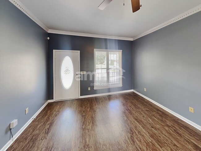 Building Photo - 104 Cascade Lane