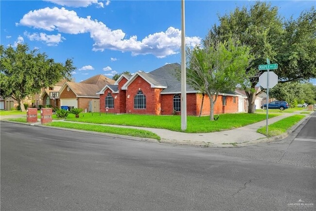 Building Photo - 4621 W Maple Ave