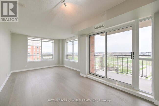 Photo du bâtiment - 2379 Central Park Dr