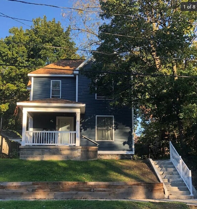 Foto principal - 1510 Queen Ave NE