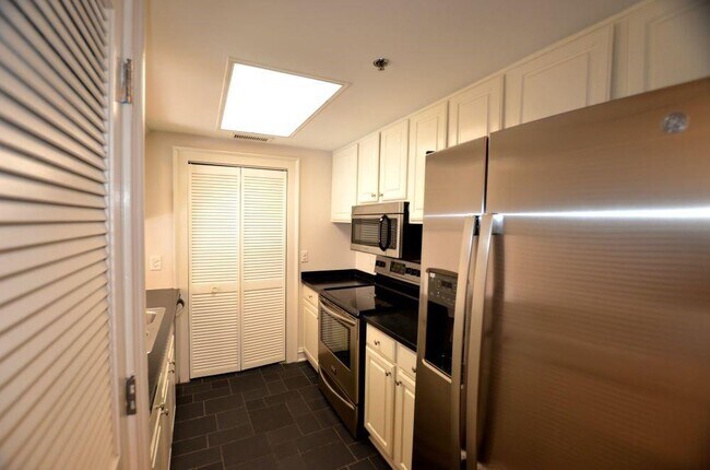 Foto del edificio - 3481 Lakeside Dr NE