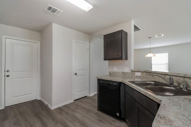 Building Photo - 406 Brushback Dr