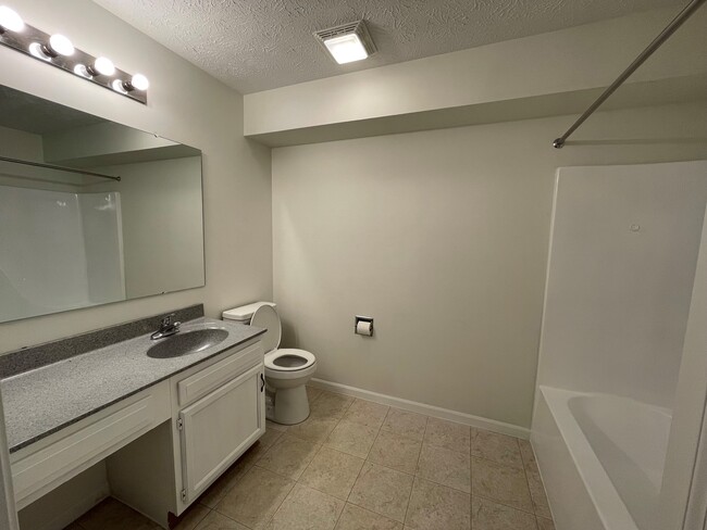 1581 bathroom - Parkside Apartments