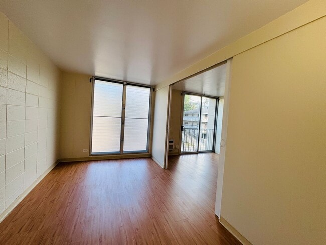 Foto del edificio - 1-Bedroom Condo in the Heart of Honolulu – Newly Renovated - with parking!