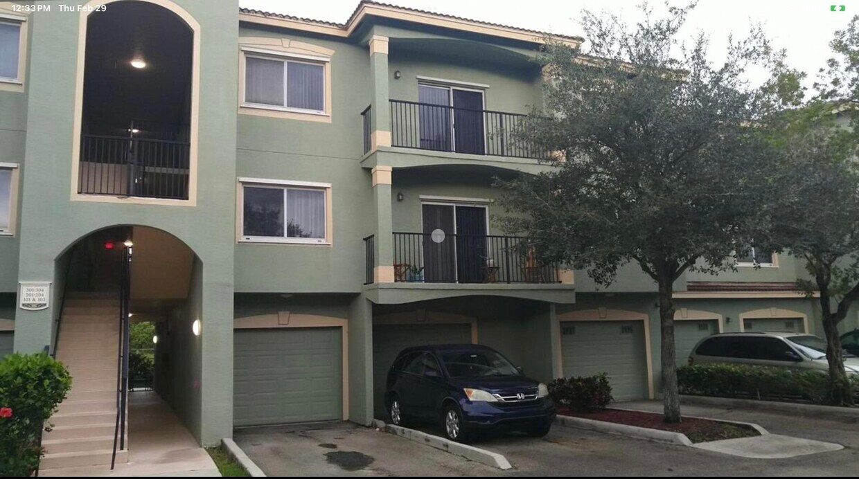 Foto principal - 360 Crestwood Cir