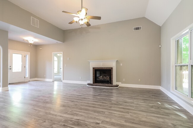 Building Photo - 905 Vandiver Ct