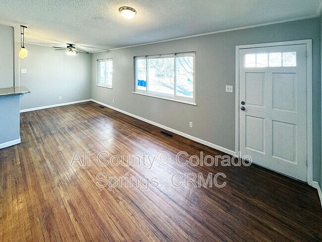 Building Photo - 224 S Garo Ave