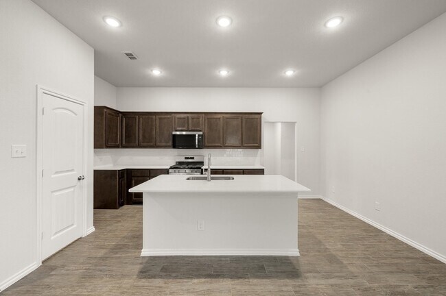 Foto del edificio - 2837 Hay Ln