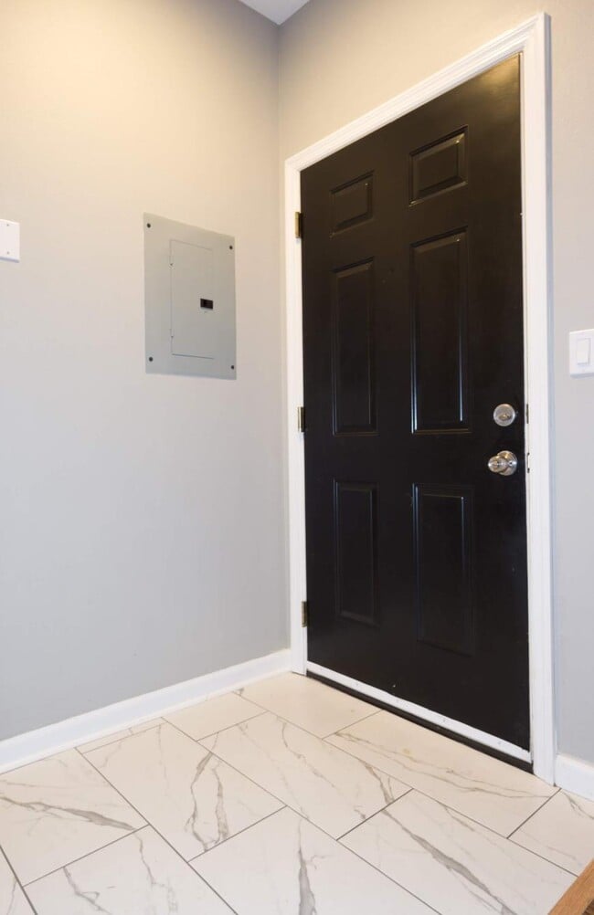 Building Photo - 2 bedroom in Kirkland WA 98033
