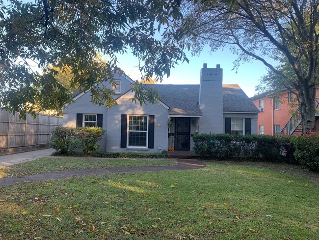 Foto del edificio - 4-Plex! A Great Place To Live in the Cultu...
