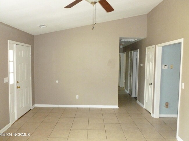 Building Photo - 204 Cinnamon Dr