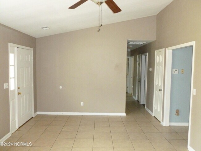 Foto del edificio - 204 Cinnamon Dr